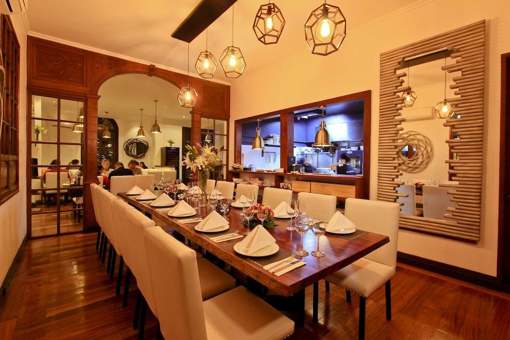 The Bourke Hotel Davao Экстерьер фото